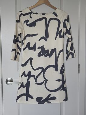 Cream & Black Abstract Print Long-Sleeve Shift Dress